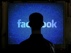 Facebook Usage Beats TV Between 9am and 5pm